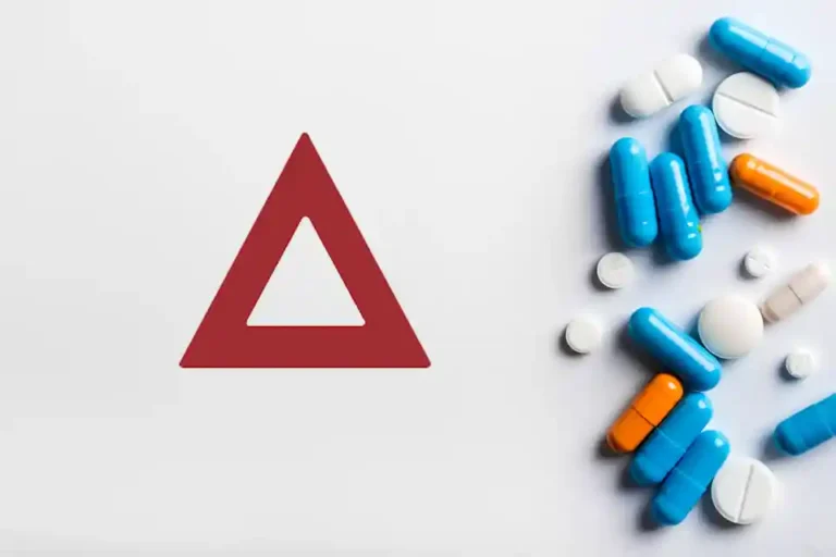 Medicin med rød advarselstrekant