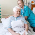 Plejeperson med patient