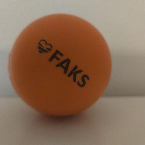 blød-gummi-bold-orange-FAKS-logo