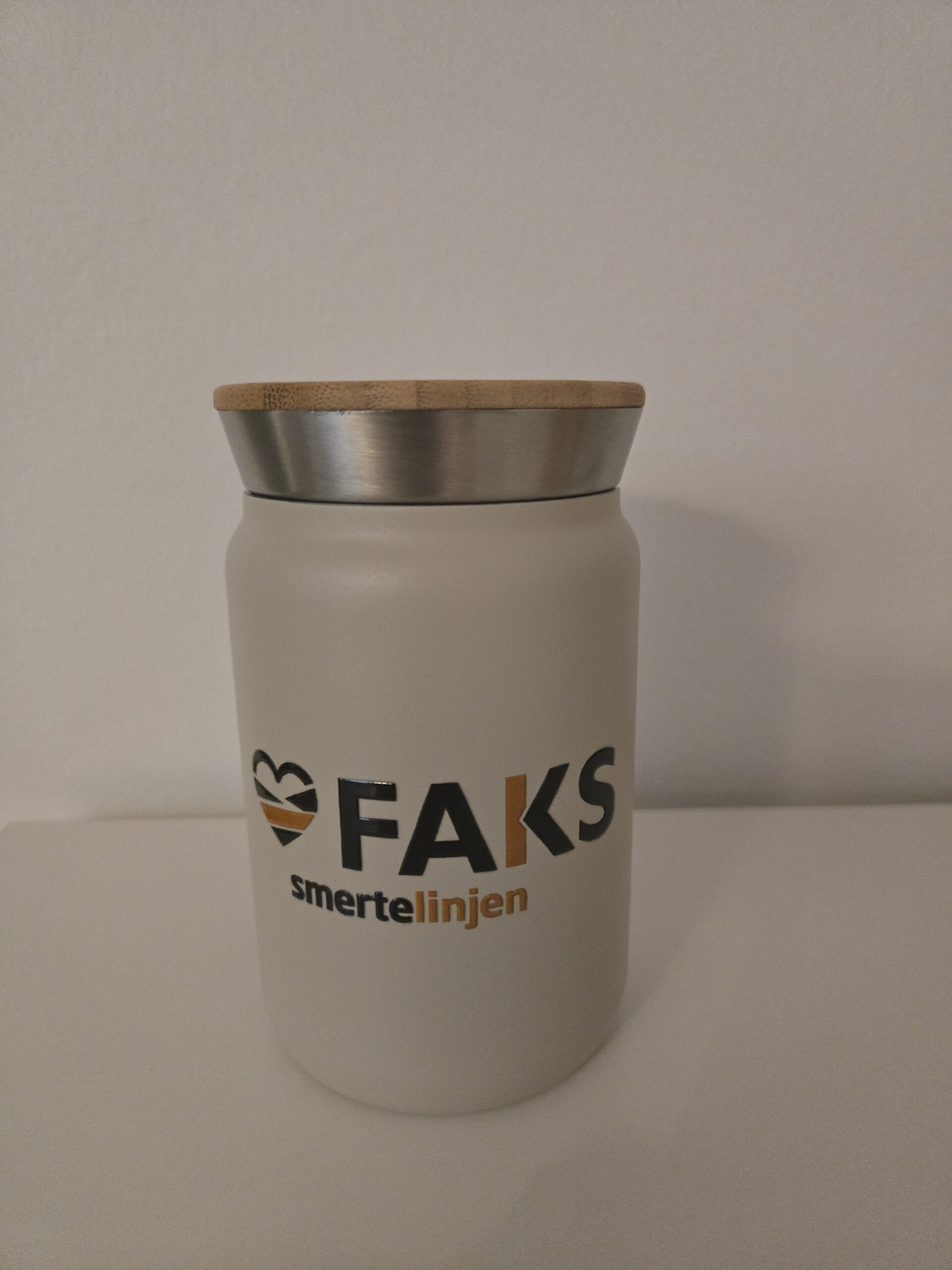 Krus med FAKS logo